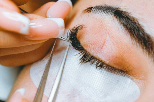 Top Ingredients To Look For When Tackling Dark Eye Circles With Skin Care Products